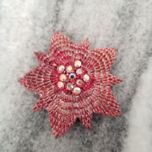 Vintage Pink Starburst Rhinestone Brooch, Pointy Flower, Retro Design, Estate - Picture 6 of 6